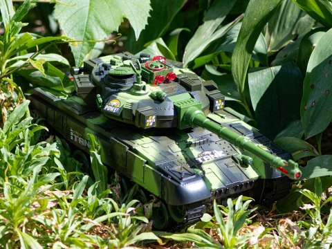 Czołg zdalnie sterowany na pilota RC War Tank 9993 2.4 GHz kamuflaż leśny K