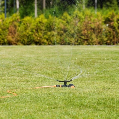 ZRASZACZ DOOKOLNY, METALOWY NA KÓŁKACH FISKARS ZRASZACZ DOOKOLNY, METALOWY NA KÓŁKACH FISKARS