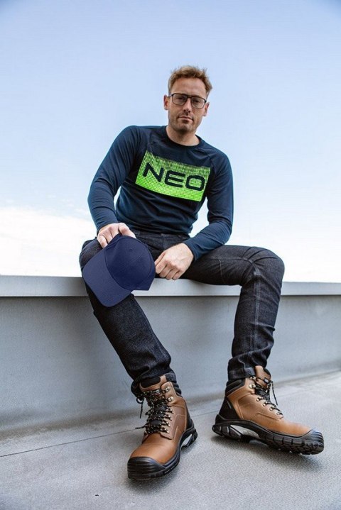 CZAPKA Z DASZKIEM GRANATOWA NEO CZAPKA Z DASZKIEM GRANATOWA NEO