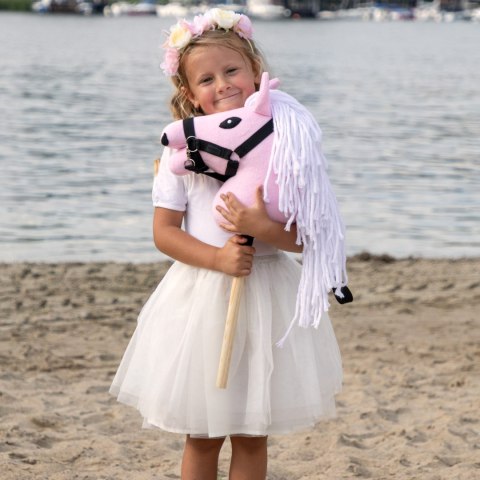 Mały Hobby Horse Skippi - koń na kiju - różowy A5 - lekki i poręczny Mały Hobby Horse Skippi - koń na kiju - różowy A5 - lekki i poręczny