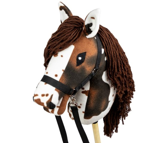 Skippi Hobby Horse w brązowe łaty - duży koń na kiju - kantar w zestawie Skippi Hobby Horse w brązowe łaty - duży koń na kiju - kantar w zestawie
