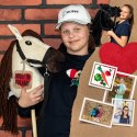 Konik na kiju z kantarem - Hobby Horse Skippi - Biszkopt - A3 - prezent